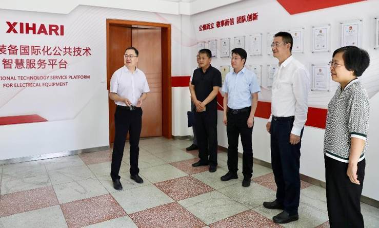 張小寧局長(zhǎng)在門廳